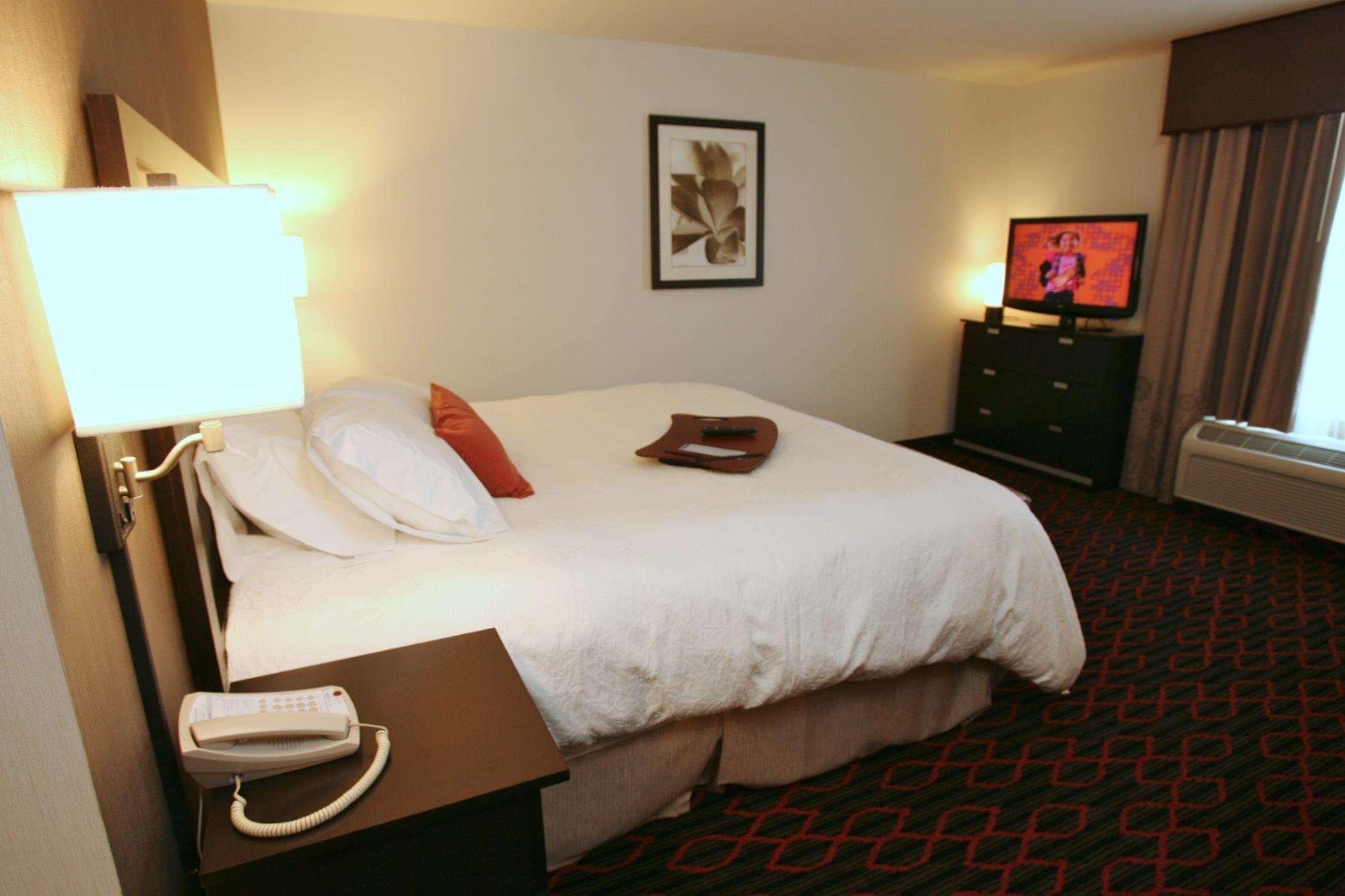 Hampton Inn By Hilton Fort Saskatchewan Room photo