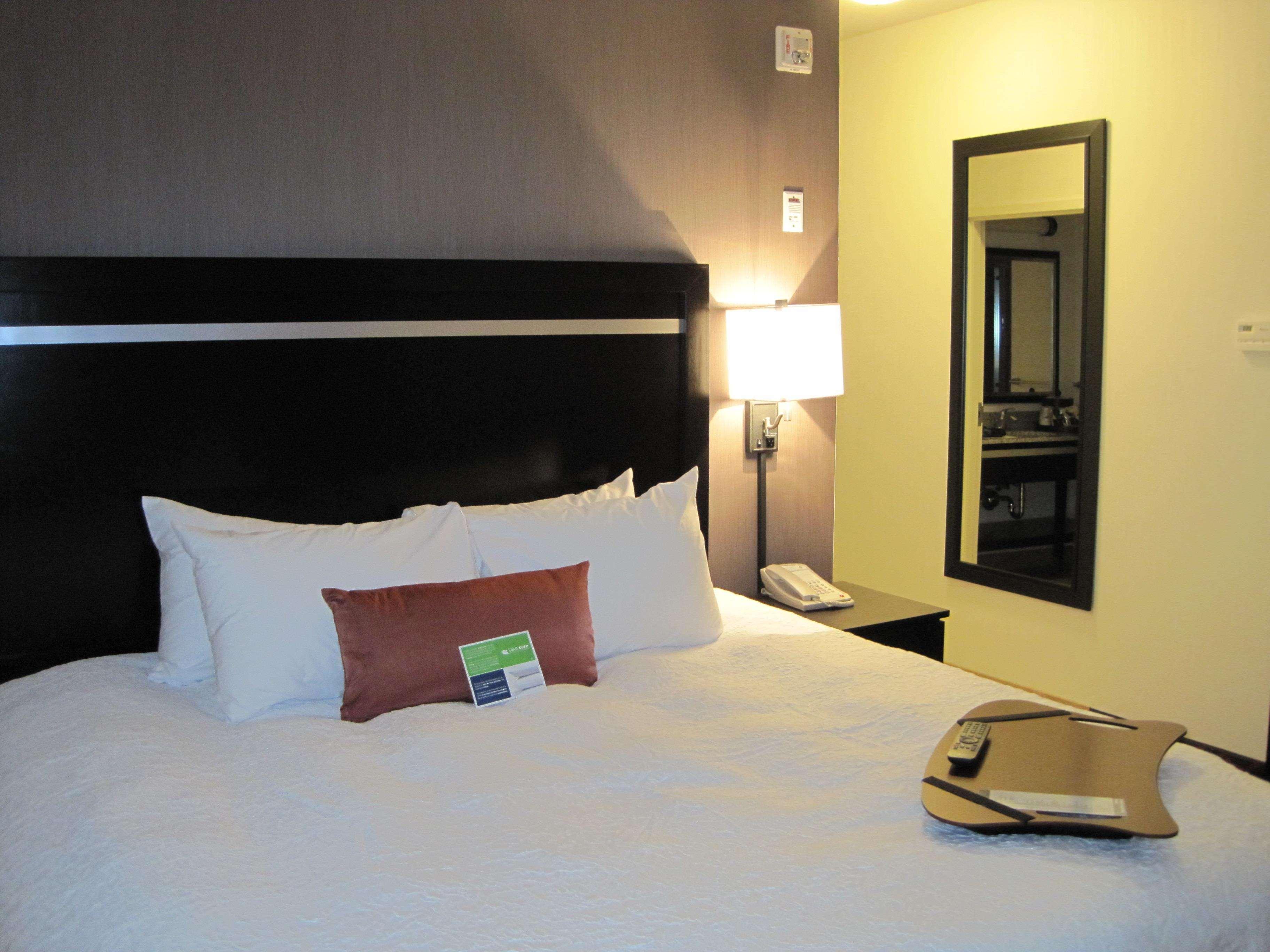 Hampton Inn By Hilton Fort Saskatchewan Room photo
