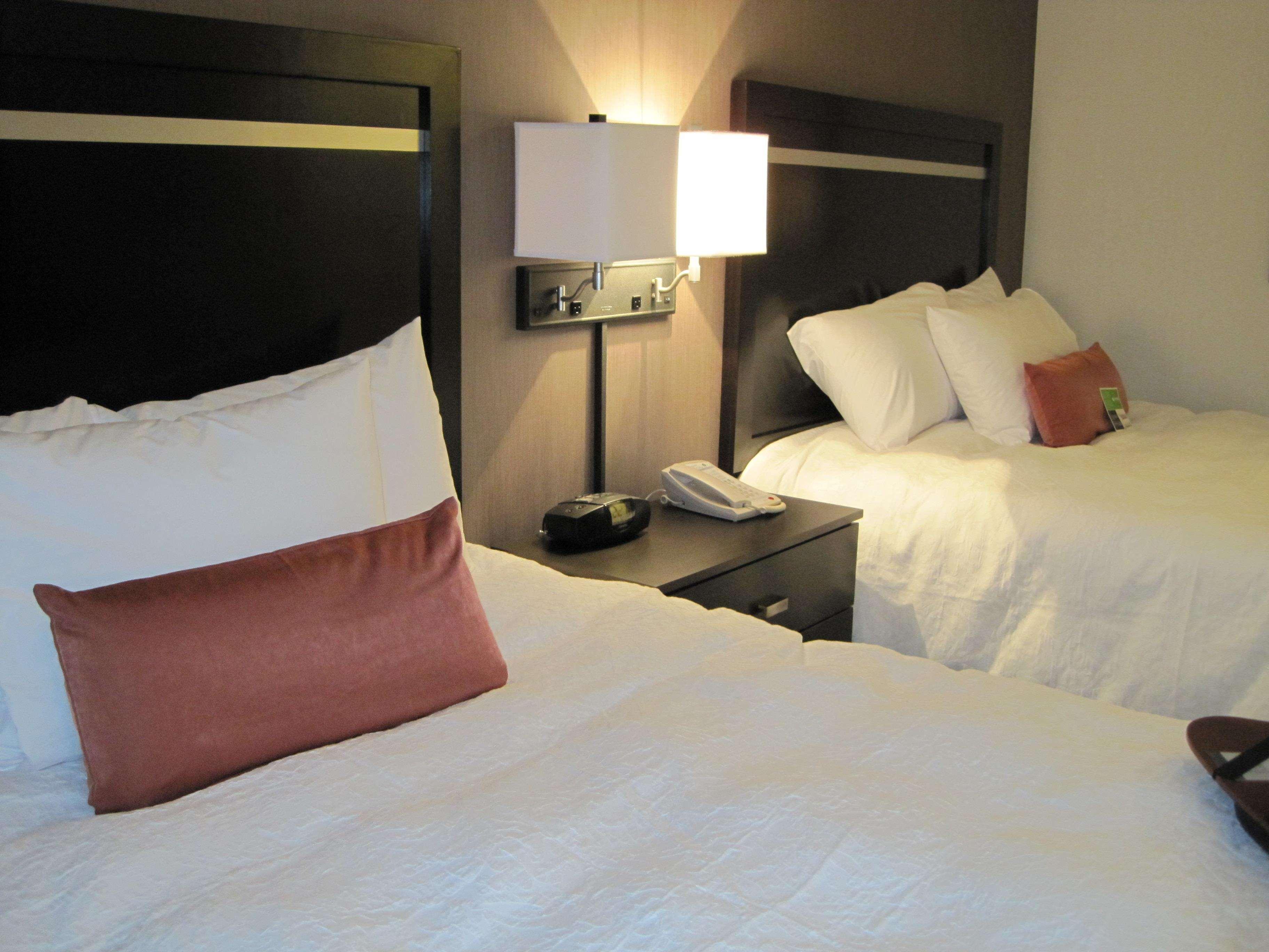 Hampton Inn By Hilton Fort Saskatchewan Room photo
