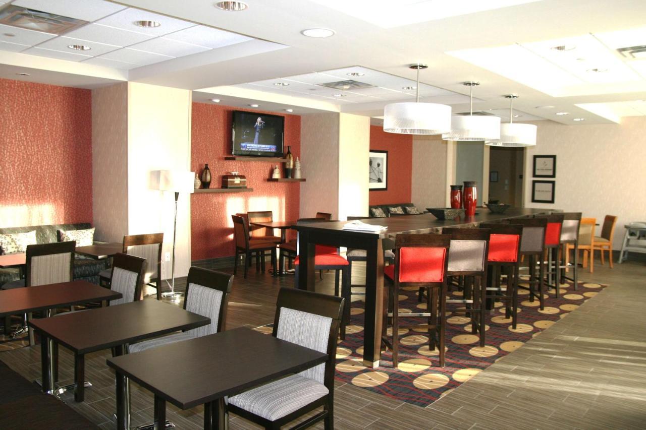 Hampton Inn By Hilton Fort Saskatchewan Exterior photo