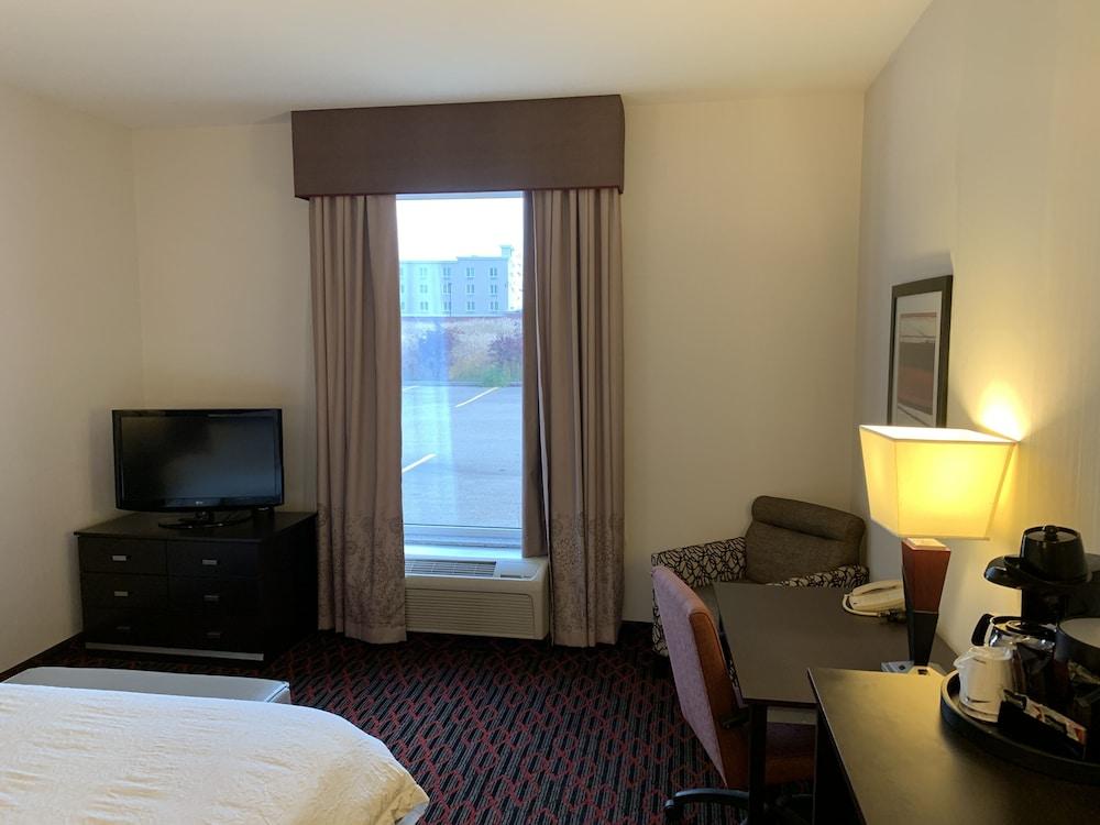 Hampton Inn By Hilton Fort Saskatchewan Exterior photo