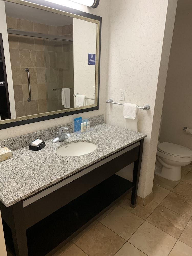 Hampton Inn By Hilton Fort Saskatchewan Exterior photo