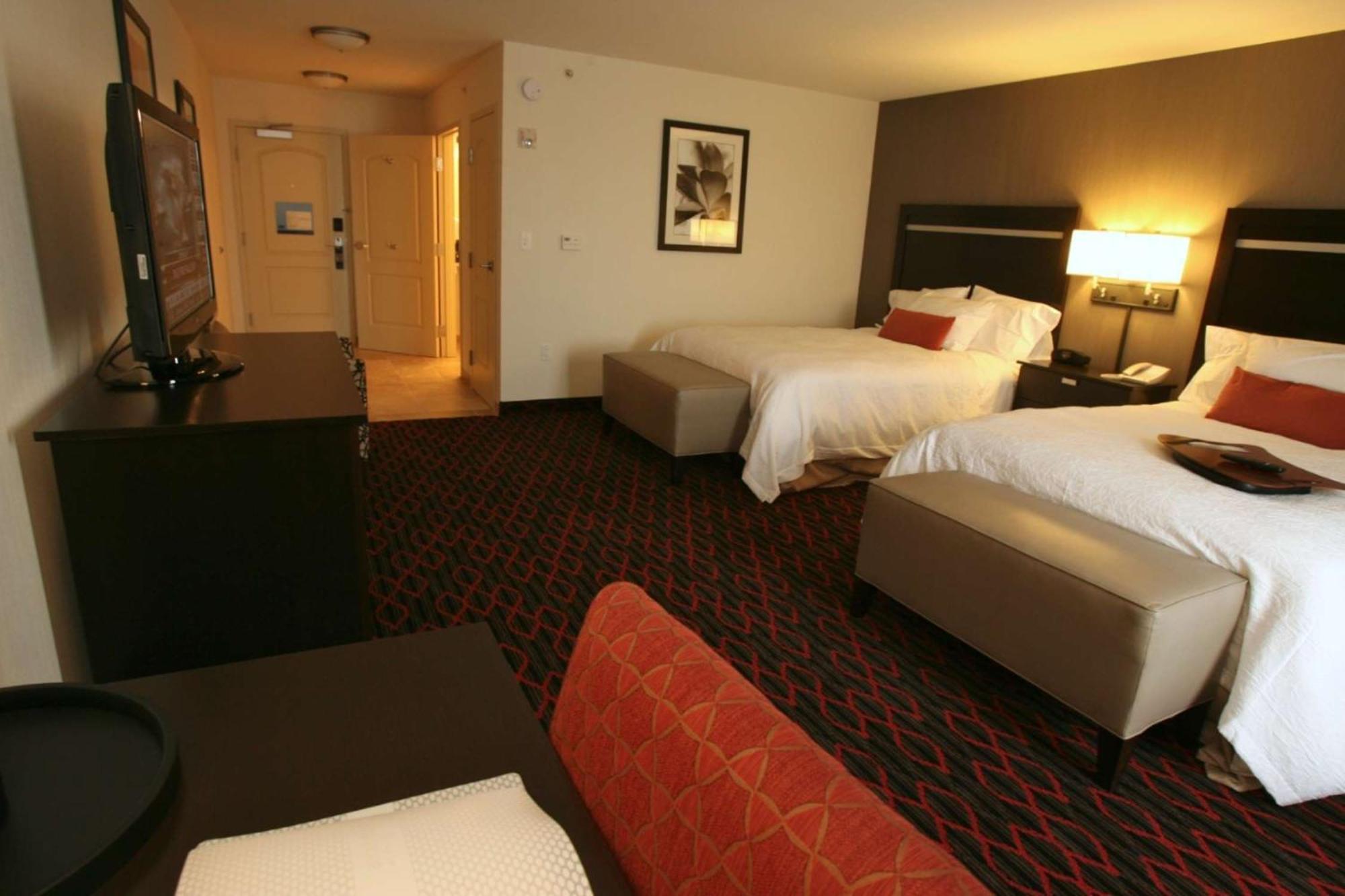 Hampton Inn By Hilton Fort Saskatchewan Exterior photo