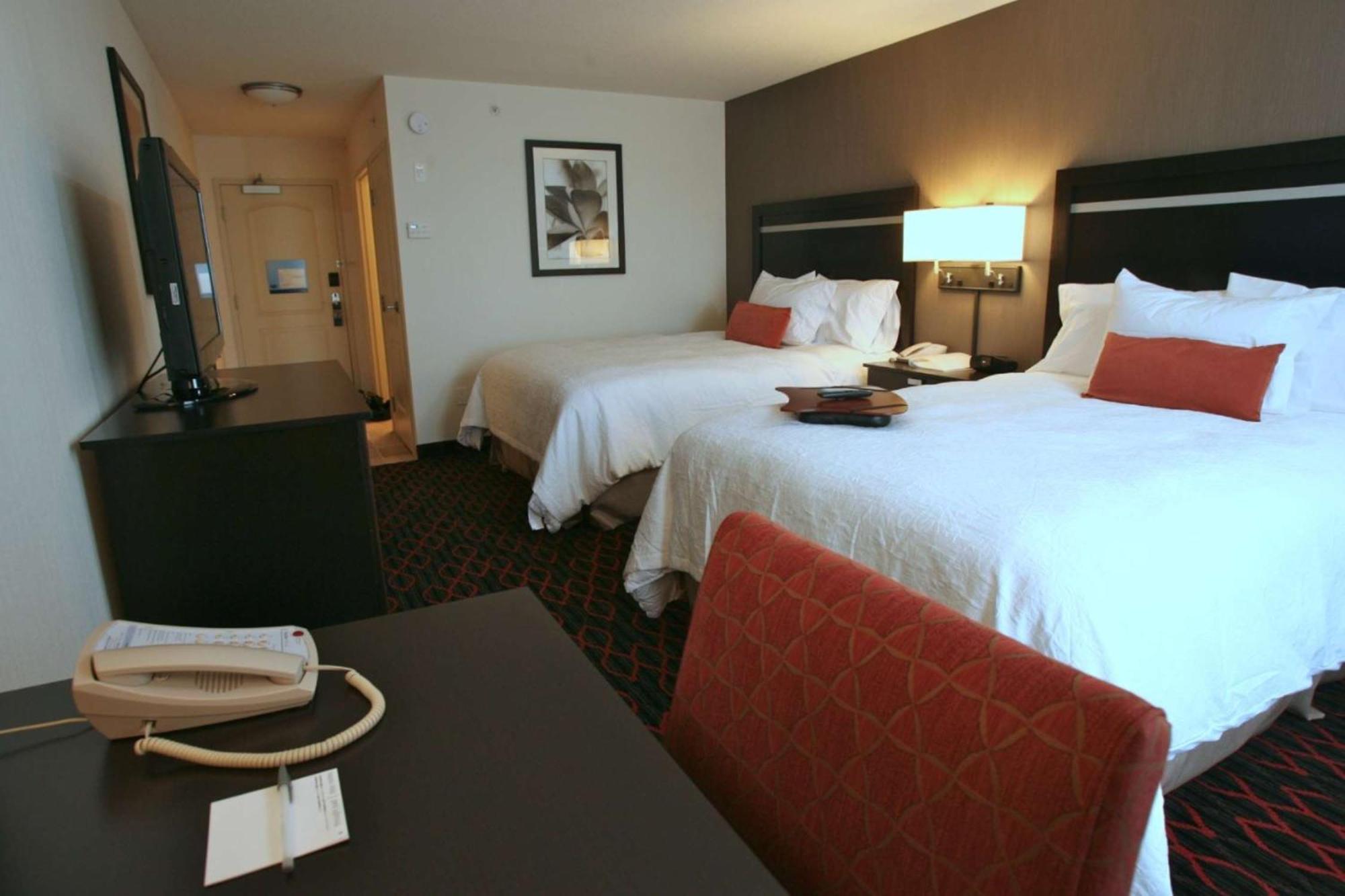 Hampton Inn By Hilton Fort Saskatchewan Exterior photo